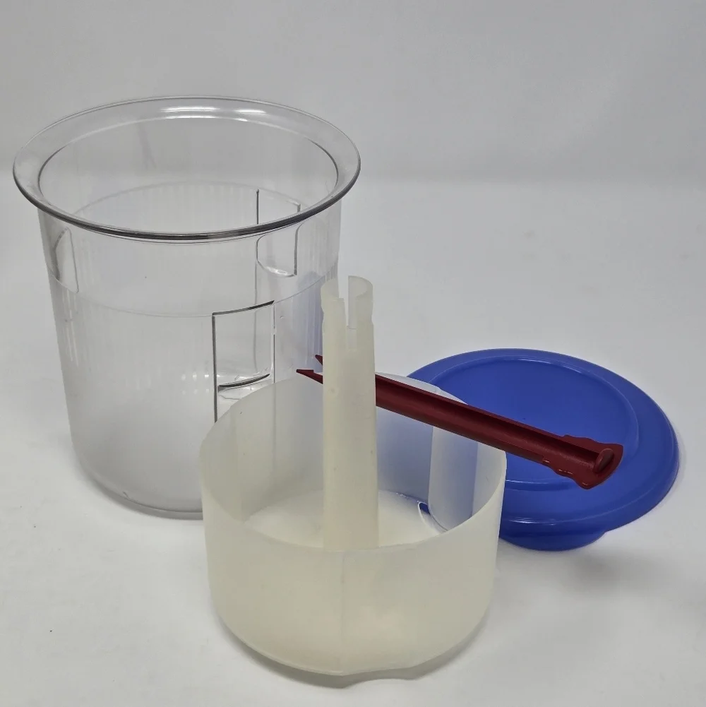 VINTAGE TUPPERWARE PICK A DELI SET OF 2 CONTAINTERS FOOD STORAGE ROUND & SQUARE